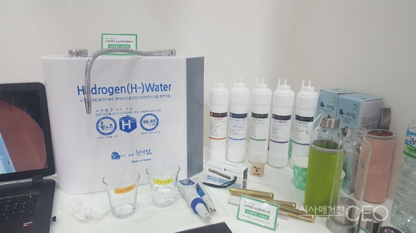 2017년 한국 전자전에서 선보인 수소환원수기와 판매 제품들