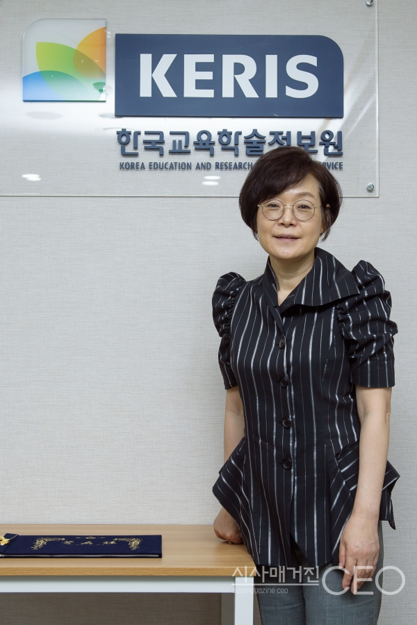 한국교육학술정보원(KERIS) 박혜자 원장은 소셜네트워크시스템(SNS)를 활용해 아이들을 둔 부모들의 교육에 대한 방향과 수요에 대해 반영하고 있다. 사진촬영=시사매거진CEO 이 신 기자